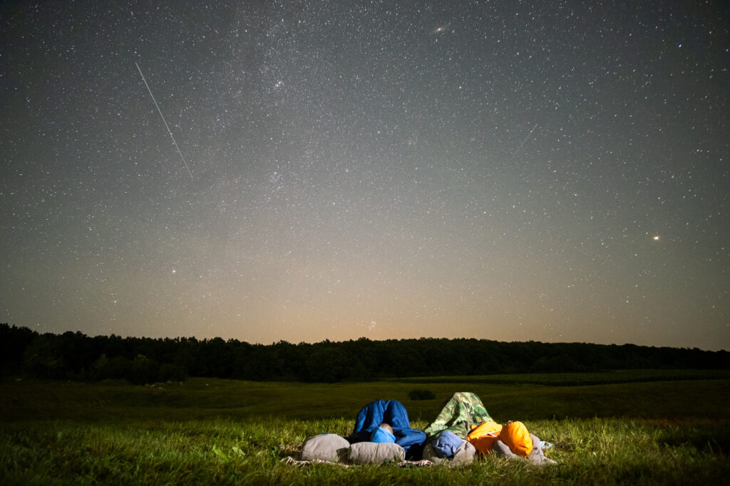 Family watching meteor shower 