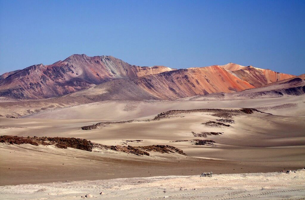 Sechura Desert, Peru - by A. Duarte CC BY-SA 2.0 DEED https://www.flickr.com/photos/aduarteweb/14367808171